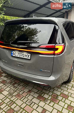 Минивэн Chrysler Pacifica 2023 в 