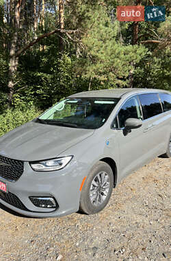 Минивэн Chrysler Pacifica 2023 в 
