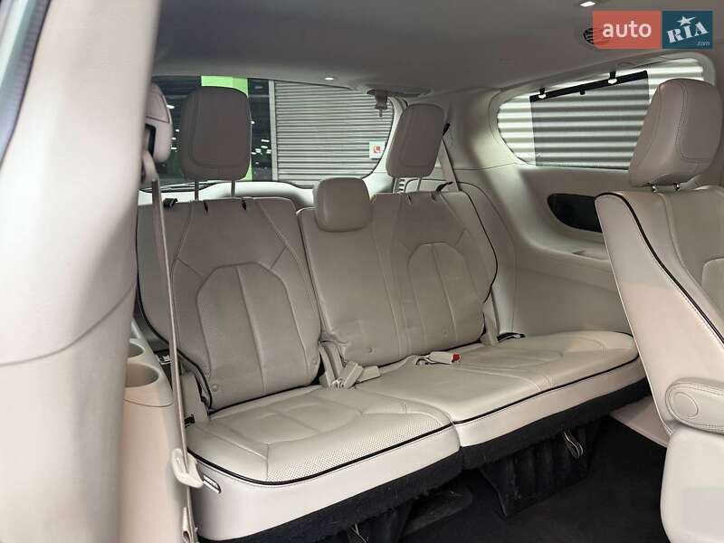 Минивэн Chrysler Pacifica 2017 в Киеве