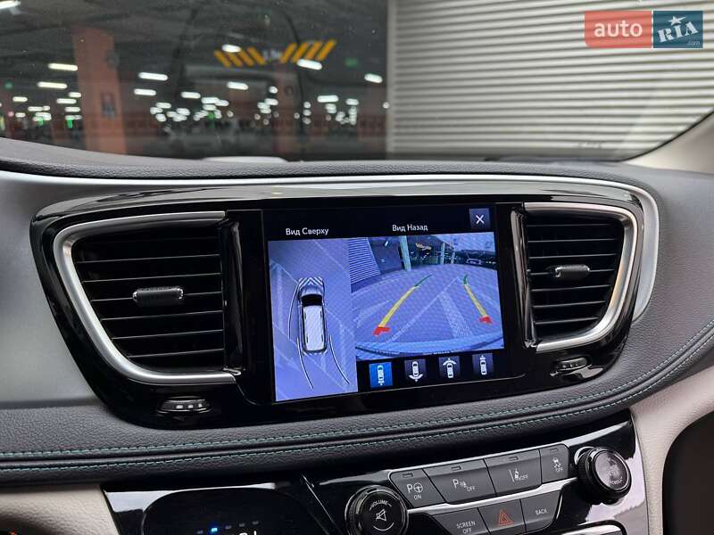 Минивэн Chrysler Pacifica 2017 в Киеве