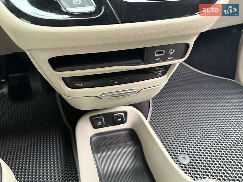 Минивэн Chrysler Pacifica 2017 в Киеве