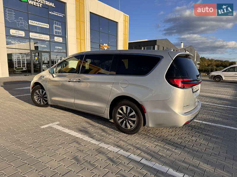Мінівен Chrysler Pacifica 2022 в Львові