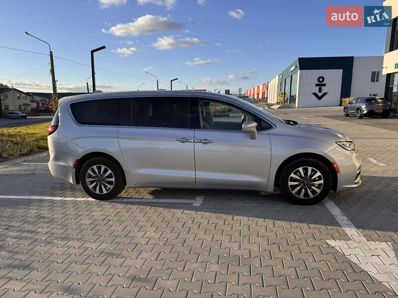 Мінівен Chrysler Pacifica 2022 в Львові