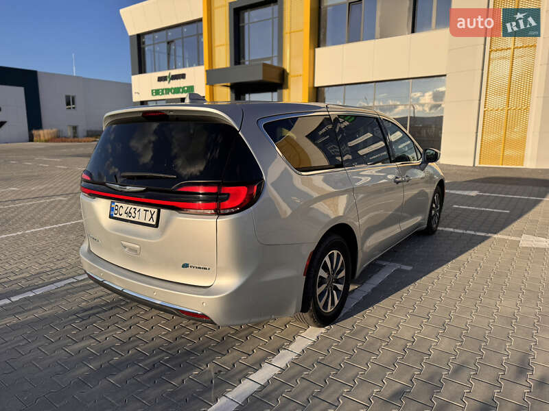 Мінівен Chrysler Pacifica 2022 в Львові