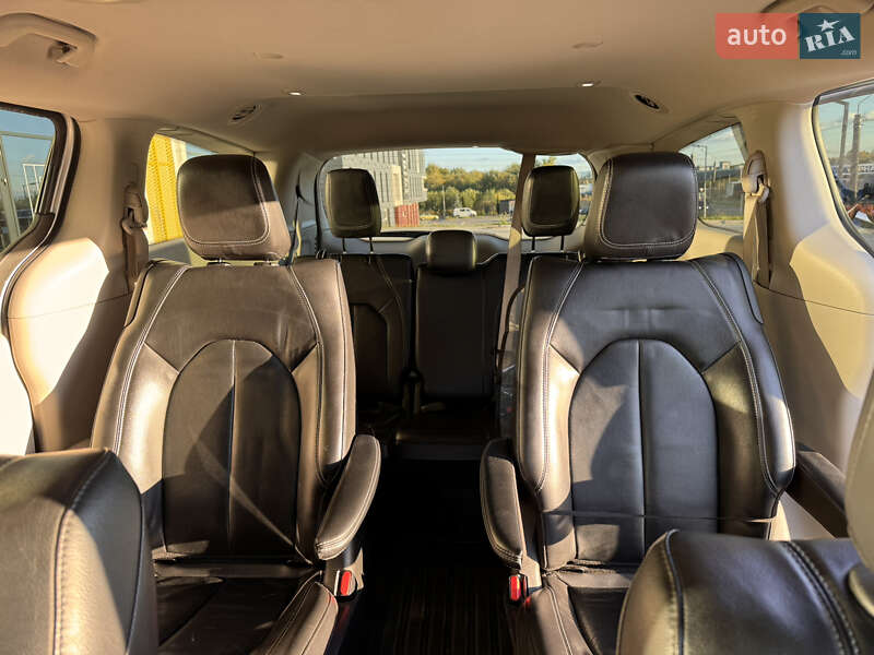 Мінівен Chrysler Pacifica 2022 в Львові