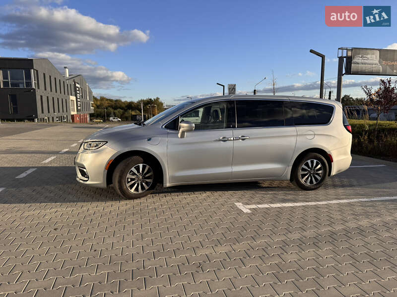 Мінівен Chrysler Pacifica 2022 в Львові