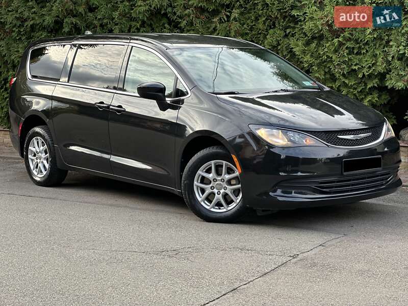 Минивэн Chrysler Pacifica 2016 в Киеве