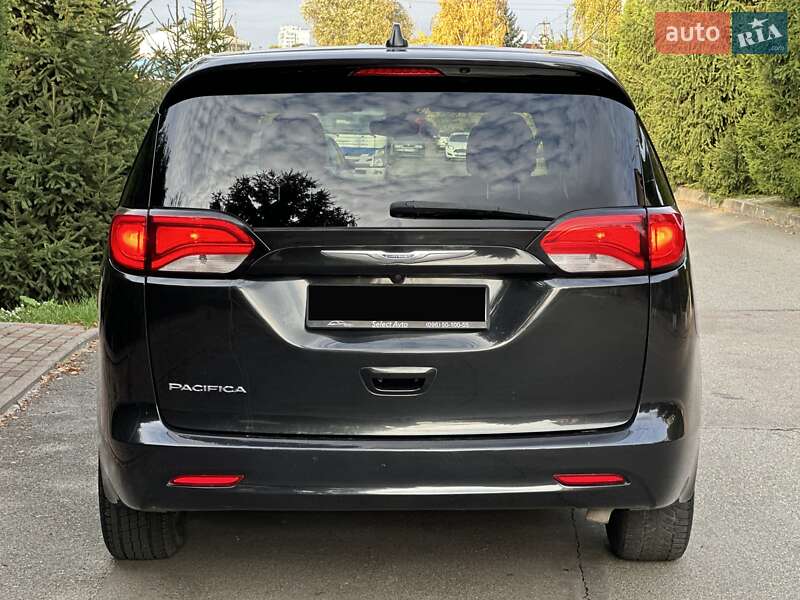 Минивэн Chrysler Pacifica 2016 в Киеве