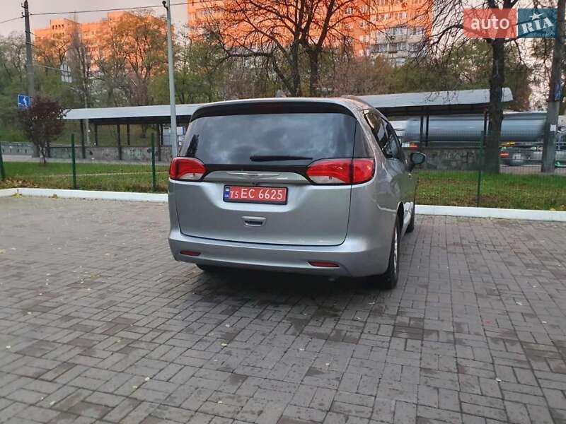 Мінівен Chrysler Pacifica 2020 в Києві