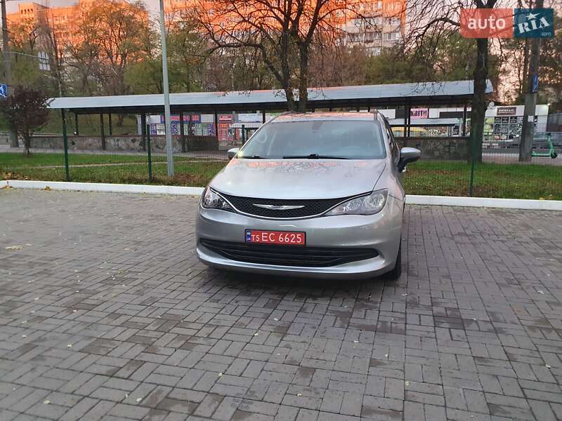 Мінівен Chrysler Pacifica 2020 в Києві