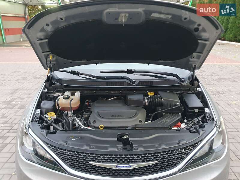 Мінівен Chrysler Pacifica 2020 в Києві