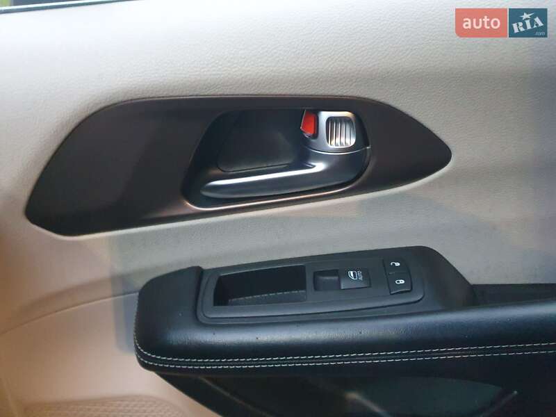 Мінівен Chrysler Pacifica 2020 в Києві