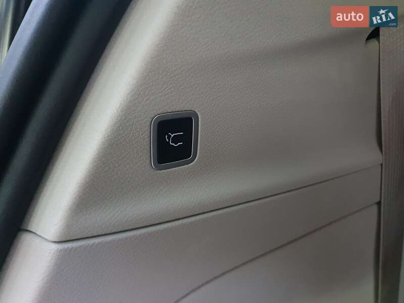 Мінівен Chrysler Pacifica 2020 в Києві