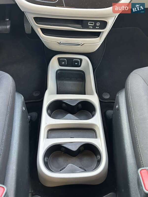 Минивэн Chrysler Pacifica 2017 в Киеве фото 18 Минивэн Chrysler Pacifica 2017 в Киеве