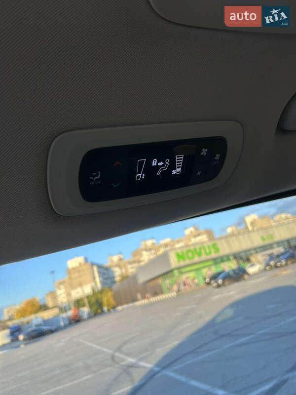 Минивэн Chrysler Pacifica 2017 в Киеве фото 20 Минивэн Chrysler Pacifica 2017 в Киеве