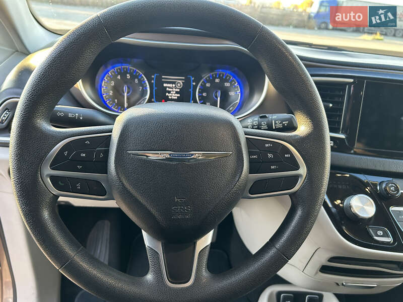 Минивэн Chrysler Pacifica 2017 в Киеве фото 26 Минивэн Chrysler Pacifica 2017 в Киеве