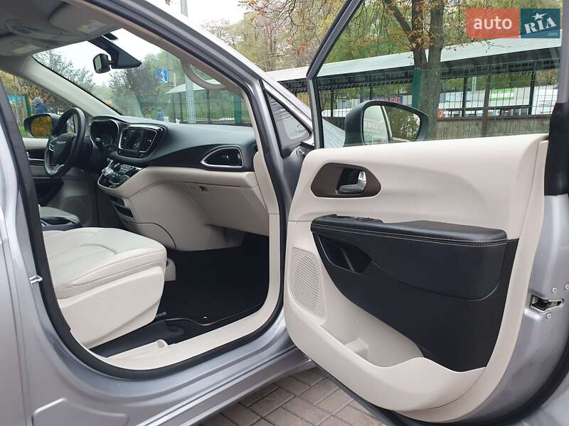 Мінівен Chrysler Pacifica 2021 в Києві фото 37 Мінівен Chrysler Pacifica 2021 в Києві