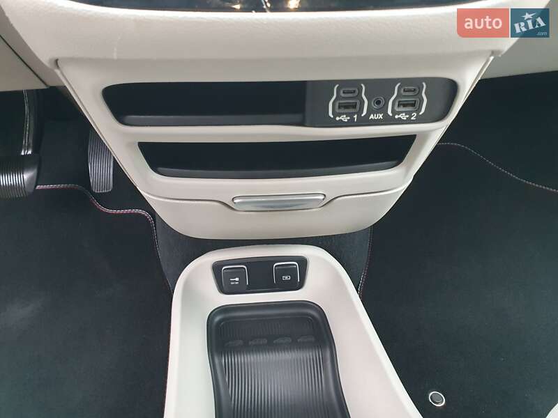 Мінівен Chrysler Pacifica 2021 в Києві фото 60 Мінівен Chrysler Pacifica 2021 в Києві