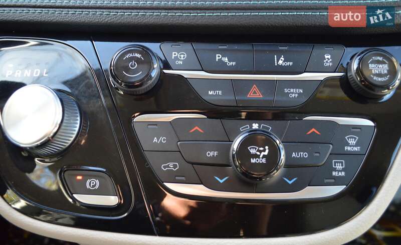 Мінівен Chrysler Pacifica 2019 в Одесі