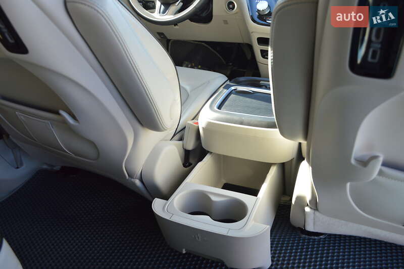 Мінівен Chrysler Pacifica 2019 в Одесі