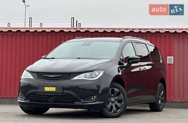 Минивэн Chrysler Pacifica 2019 в Киеве