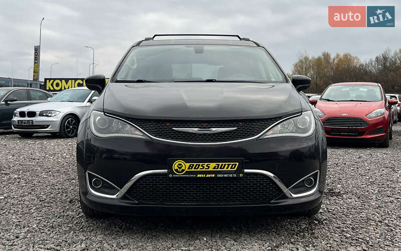 Минивэн Chrysler Pacifica 2017 в Львове