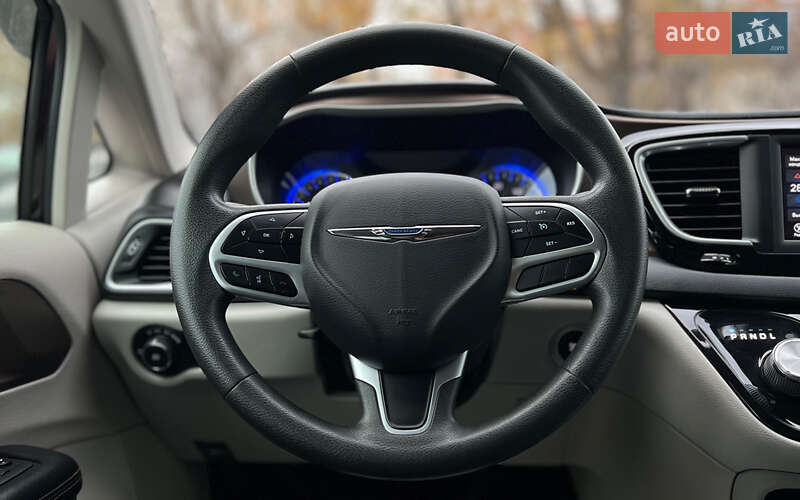 Минивэн Chrysler Pacifica 2017 в Львове