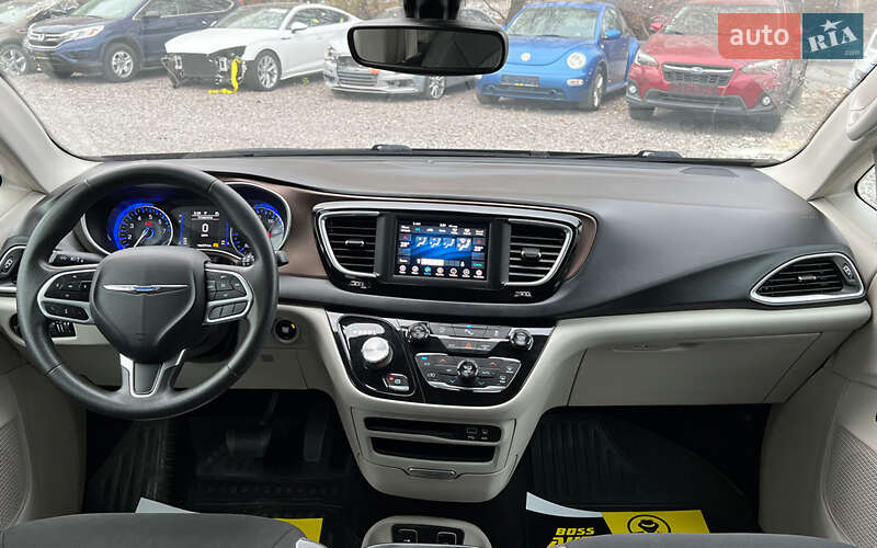 Минивэн Chrysler Pacifica 2017 в Львове
