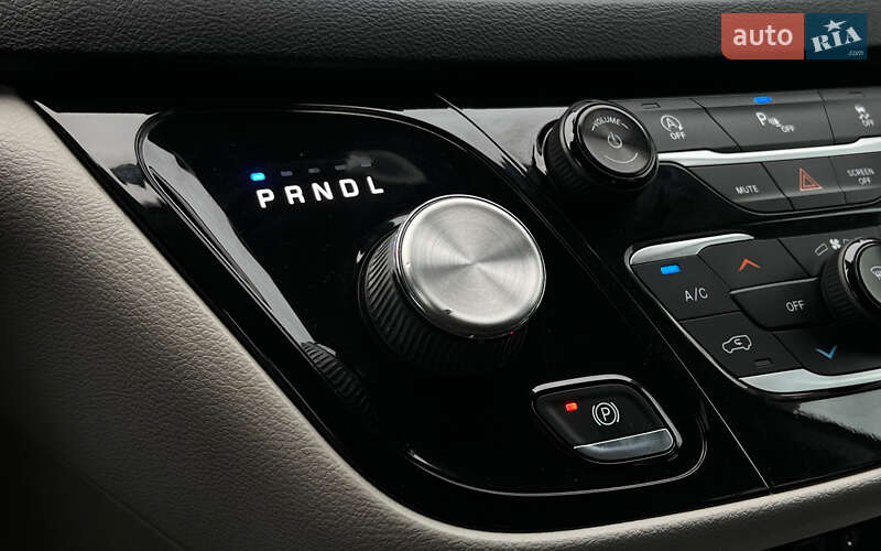 Минивэн Chrysler Pacifica 2017 в Львове