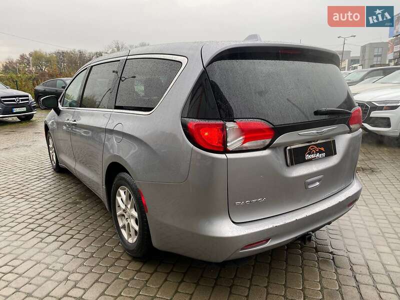 Мінівен Chrysler Pacifica 2016 в Львові