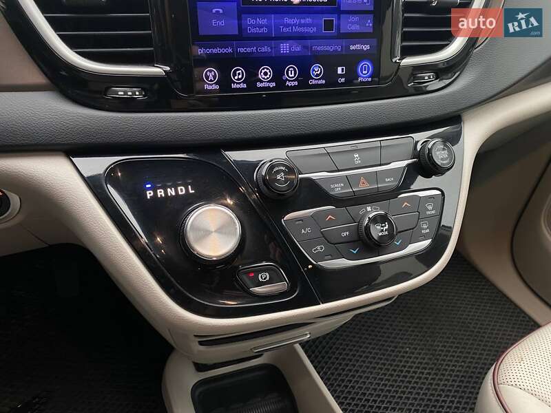 Мінівен Chrysler Pacifica 2016 в Львові