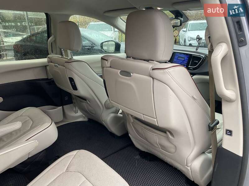 Мінівен Chrysler Pacifica 2016 в Львові