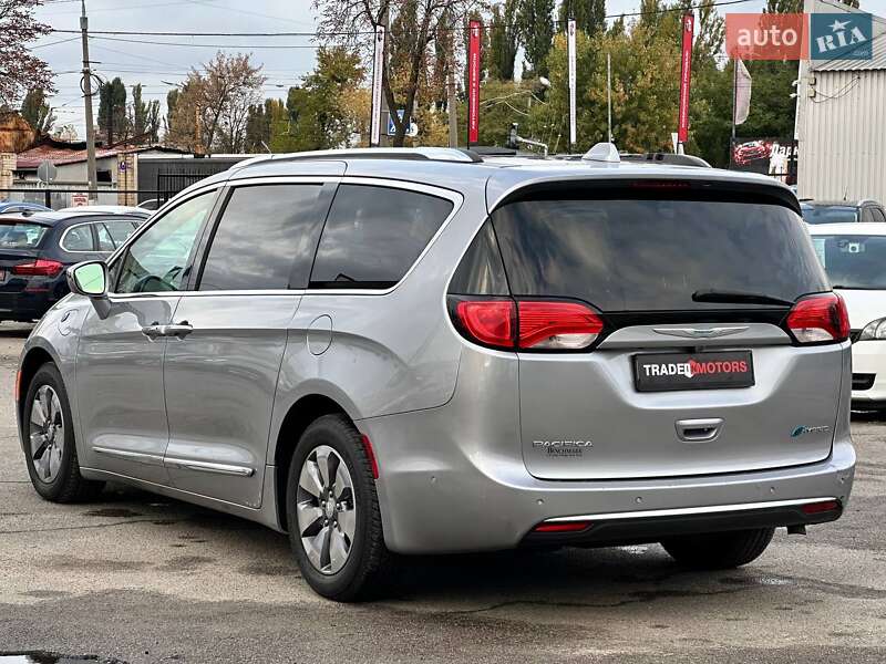 Минивэн Chrysler Pacifica 2017 в Киеве фото 11 Минивэн Chrysler Pacifica 2017 в Киеве