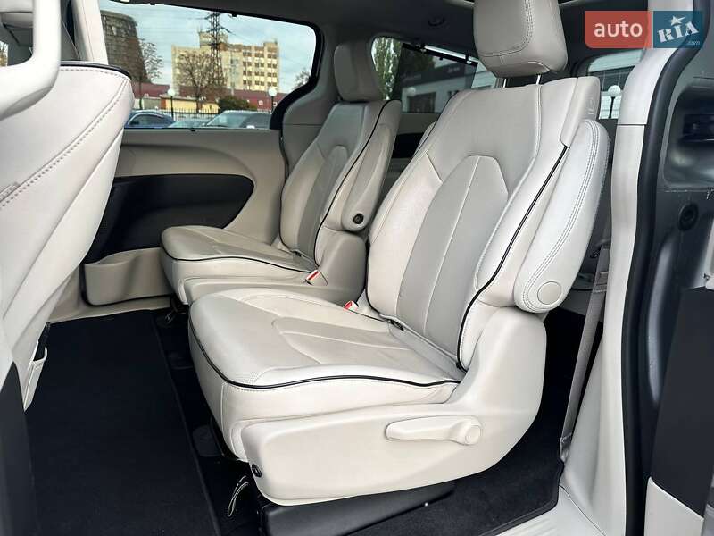 Минивэн Chrysler Pacifica 2017 в Киеве фото 40 Минивэн Chrysler Pacifica 2017 в Киеве