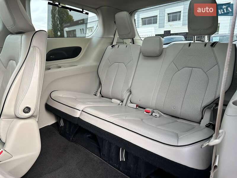 Минивэн Chrysler Pacifica 2017 в Киеве фото 44 Минивэн Chrysler Pacifica 2017 в Киеве