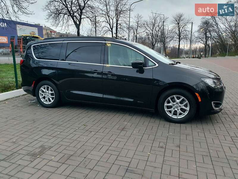 Мінівен Chrysler Pacifica 2020 в Києві