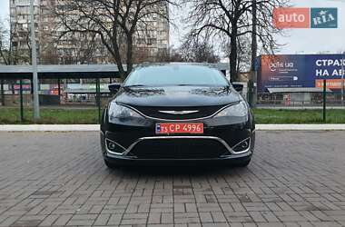 Минивэн Chrysler Pacifica 2020 в Киеве