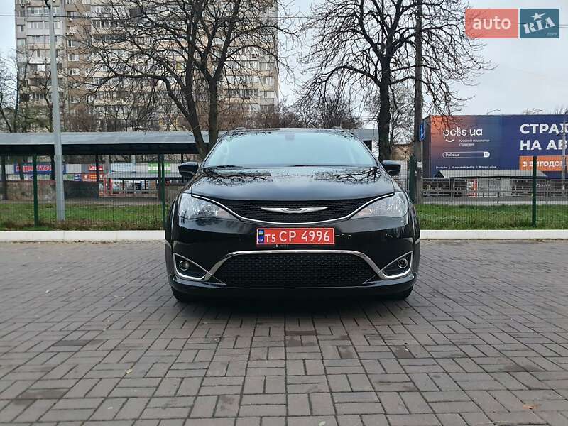 Мінівен Chrysler Pacifica 2020 в Києві