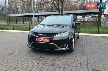 Минивэн Chrysler Pacifica 2020 в Киеве