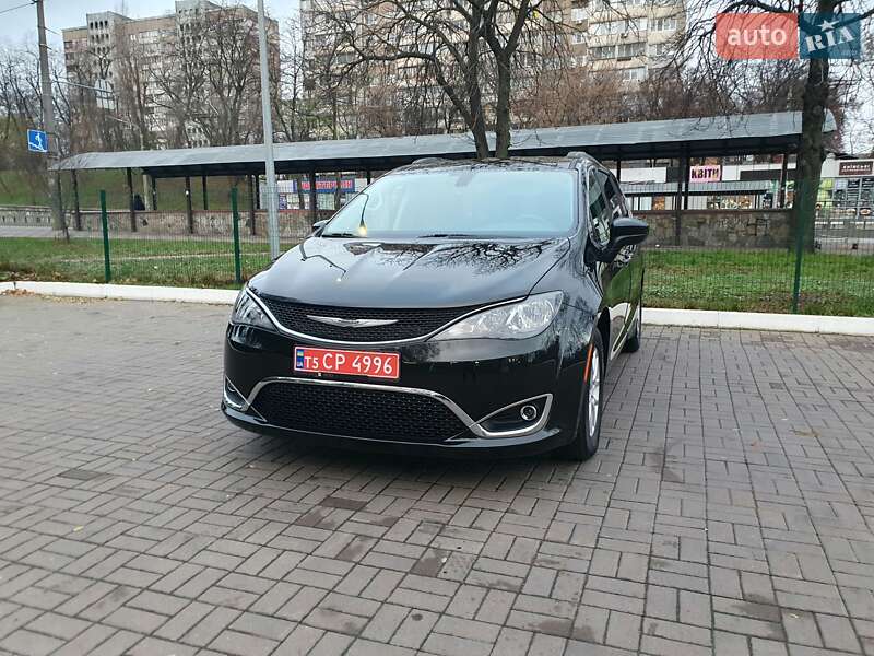 Мінівен Chrysler Pacifica 2020 в Києві