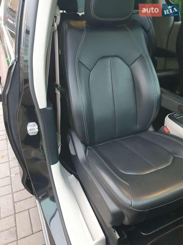 Мінівен Chrysler Pacifica 2020 в Києві