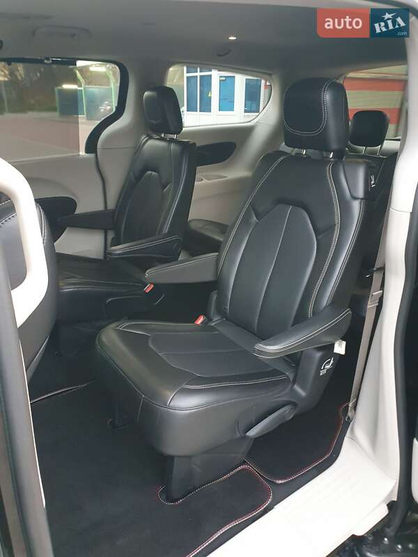 Мінівен Chrysler Pacifica 2020 в Києві