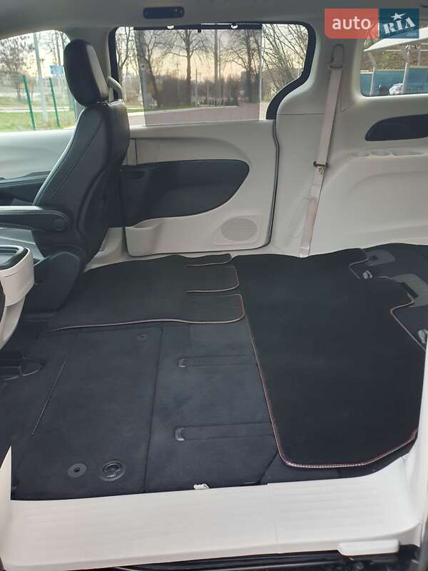 Мінівен Chrysler Pacifica 2020 в Києві