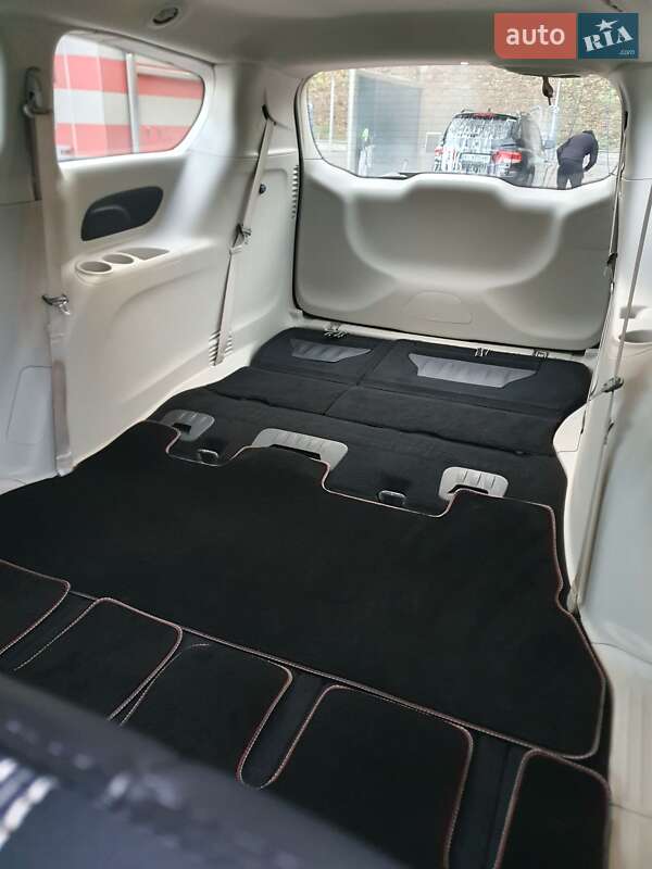 Мінівен Chrysler Pacifica 2020 в Києві