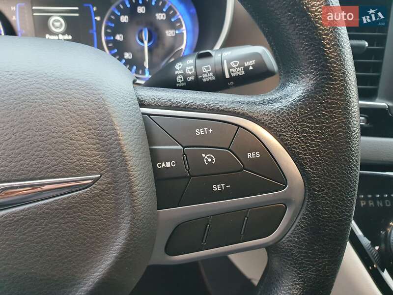 Мінівен Chrysler Pacifica 2020 в Києві