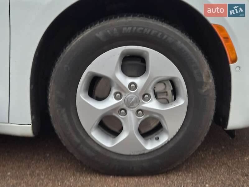 Минивэн Chrysler Pacifica 2017 в Киеве