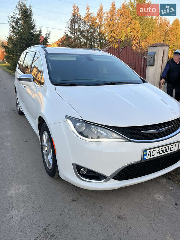 Минивэн Chrysler Pacifica 2018 в Владимире