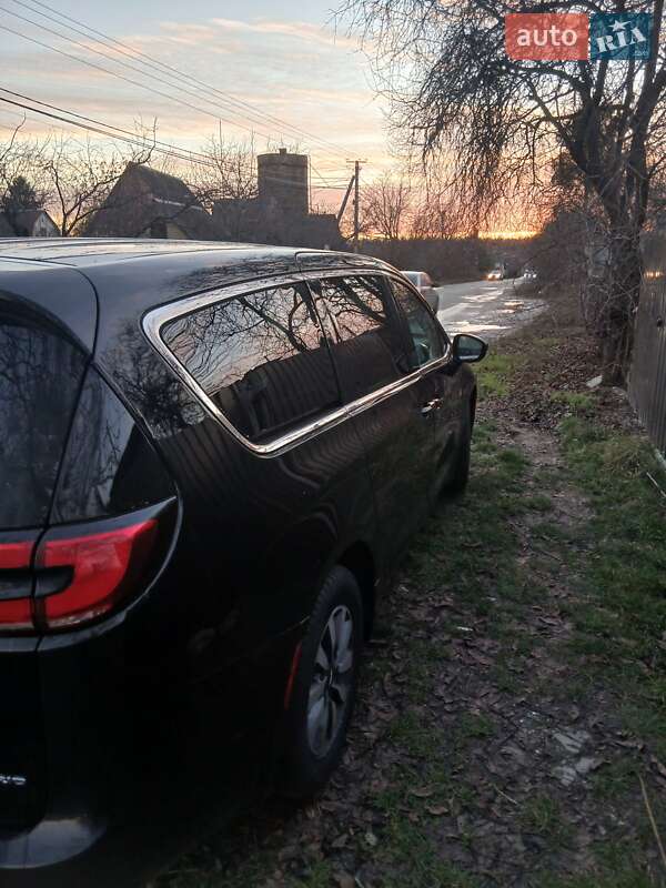 Мінівен Chrysler Pacifica 2024 в Боярці