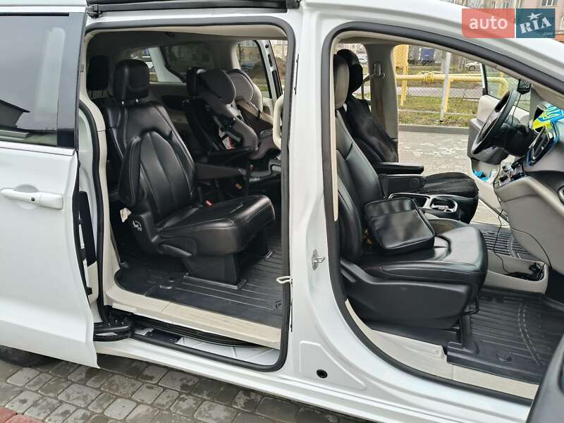 Мінівен Chrysler Pacifica 2020 в Івано-Франківську
