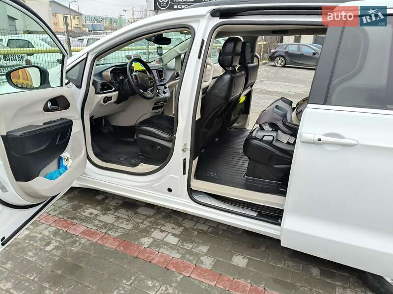 Мінівен Chrysler Pacifica 2020 в Івано-Франківську